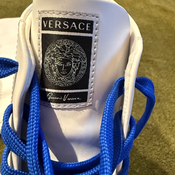 Versace! Versace! Versace! - Picture 4 of 8